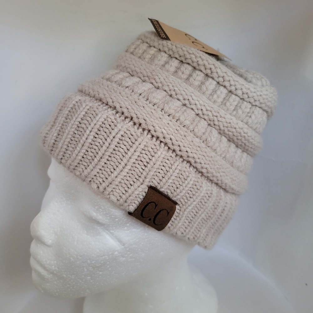 C.C Exclusives Cream Thick Soft Knit Beige Beanie Hat Outdoor Warm One Size NWT